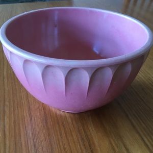 Vintage Boonton Ware melamine bowl. Pink.
